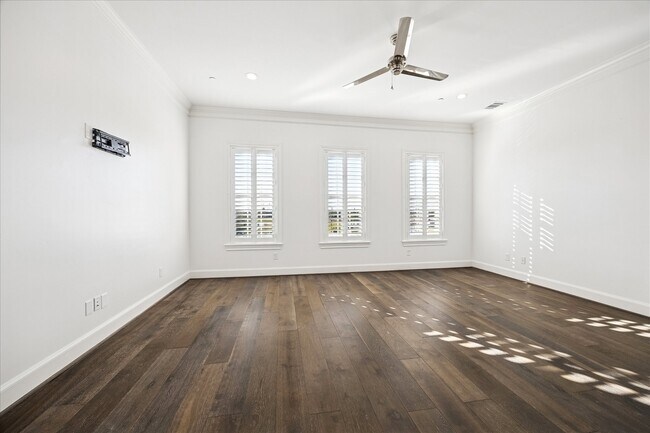 Building Photo - 3850 Glen Arbor Dr