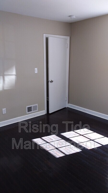 Building Photo - 605 Robison Dr