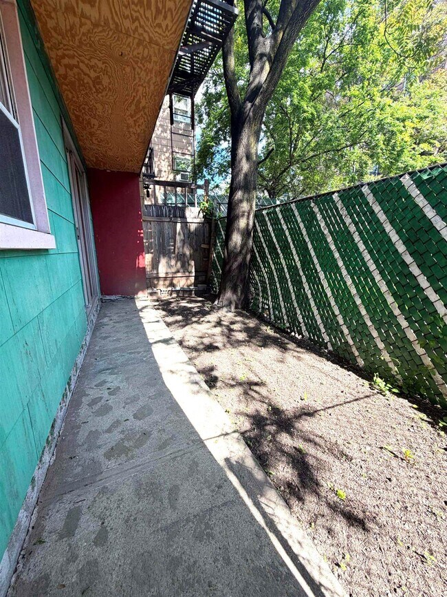 Building Photo - 304 5th St