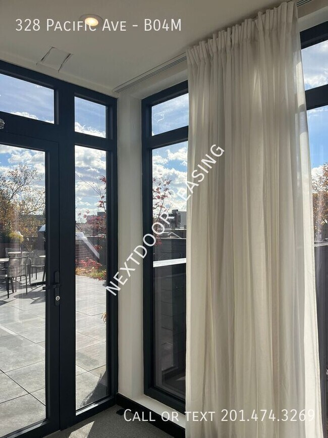 Building Photo - 328 Pacific Ave