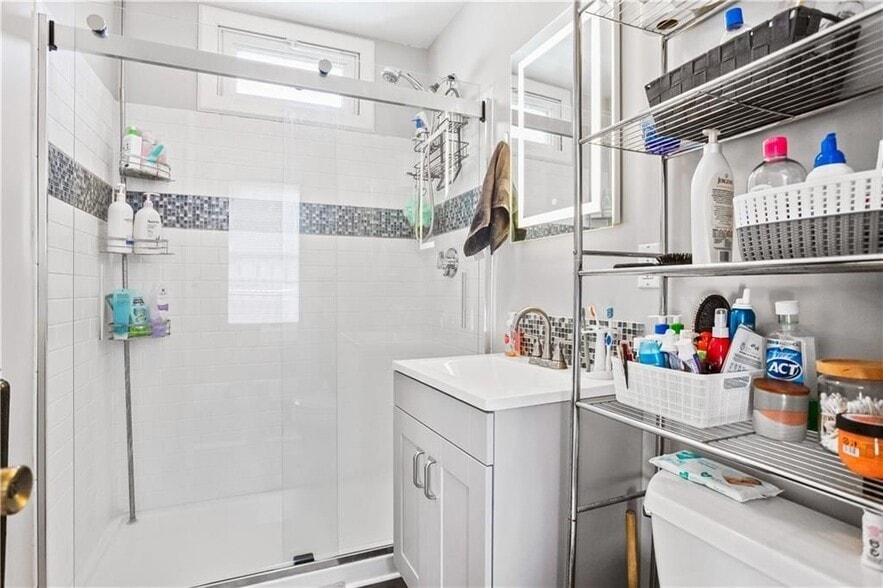 Building Photo - 35 Brewer St