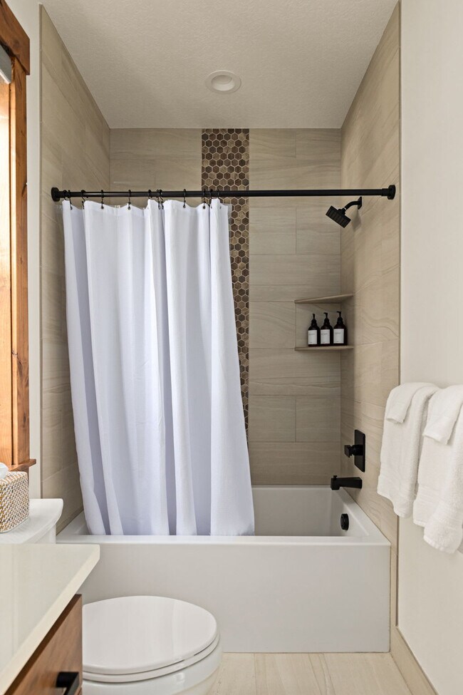 Building Photo - 89192 U.S. 26-SI ID1223593P