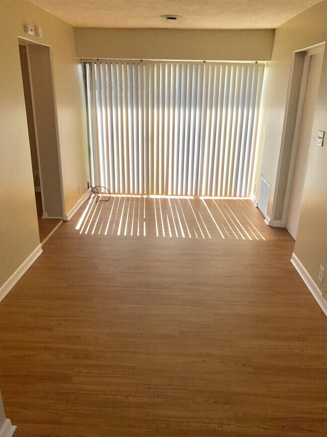 Building Photo - 6295 E Pea Ridge Rd