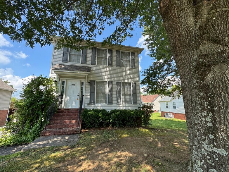 Primary Photo - 1453 Oxford Pl