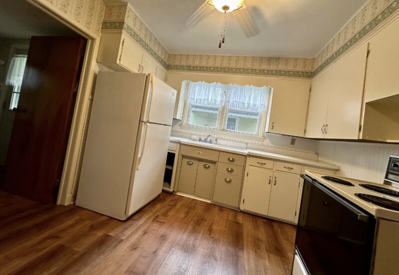 Building Photo - 71 Rowland Ave