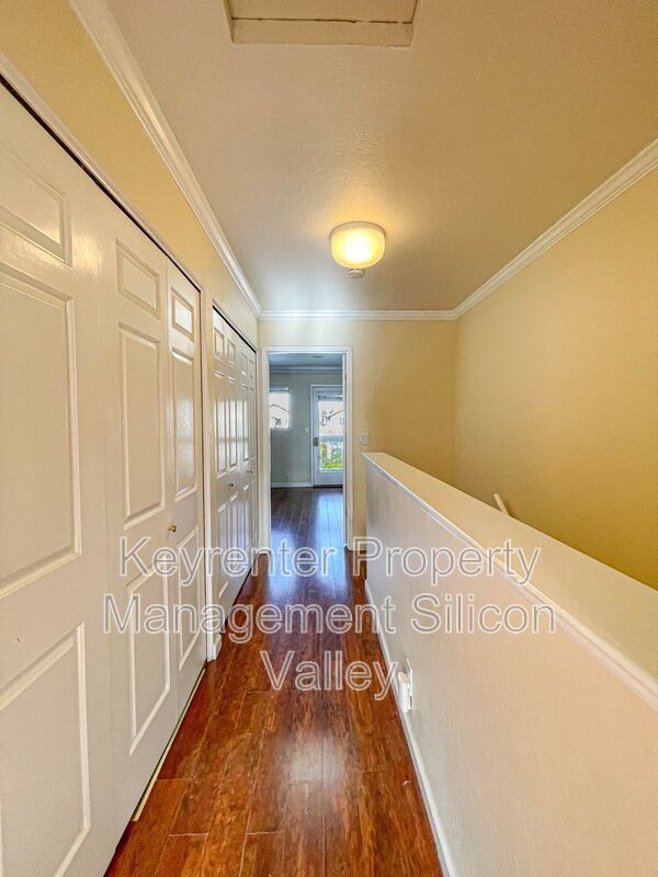 Building Photo - 700 Chiquita Ave