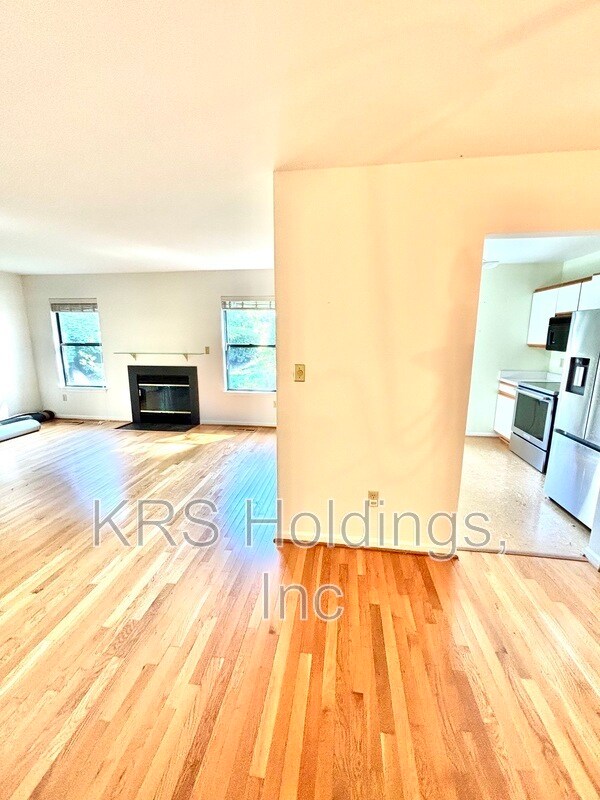 Building Photo - 542 Whitcover Cir