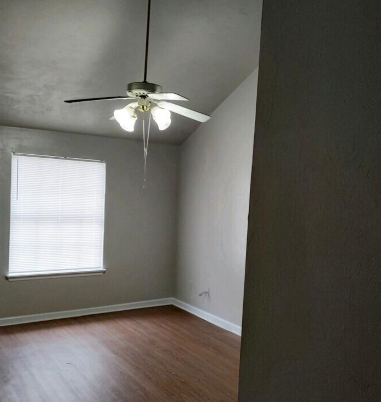 Building Photo - 301 S Lipona Rd