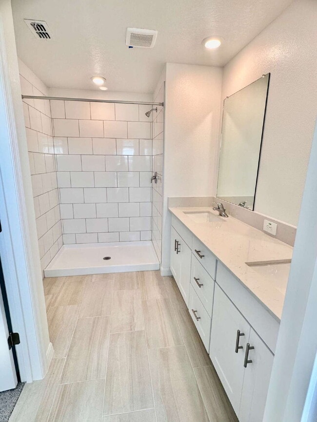 Building Photo - 8406 Blue Wave Ln E