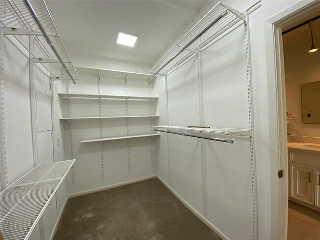 Building Photo - 1231 Creekford Cir