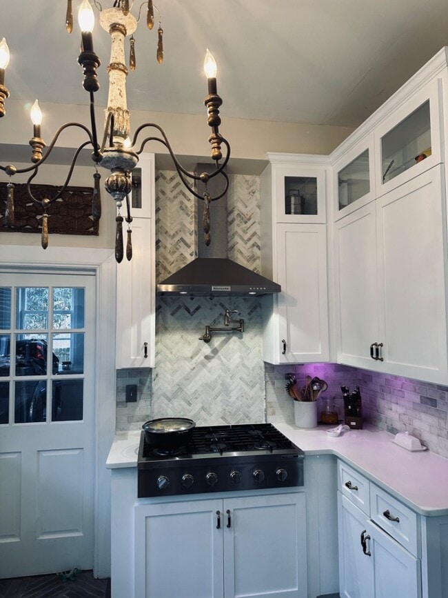 Building Photo - 2481 E Cloverdale Prk