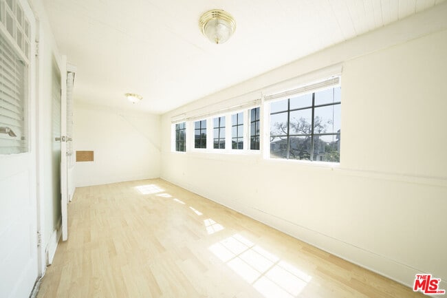 Building Photo - 1417 12th Ave