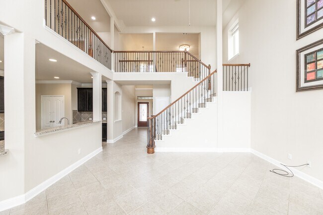 Building Photo - 6123 Northcrest Village Way