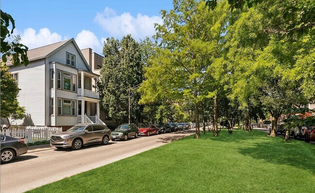 Building Photo - 1711 W Henderson St