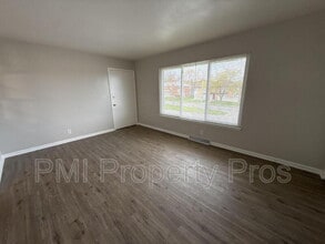 Building Photo - 7701 W Hampton Ave