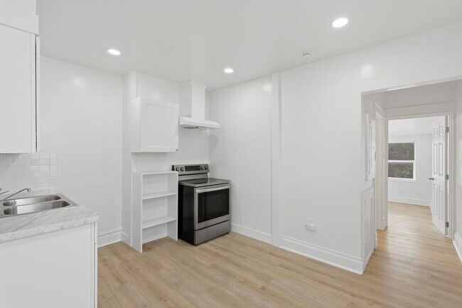 Building Photo - University of Utah Student Housing