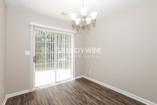 Building Photo - One month FREE RENT!!!