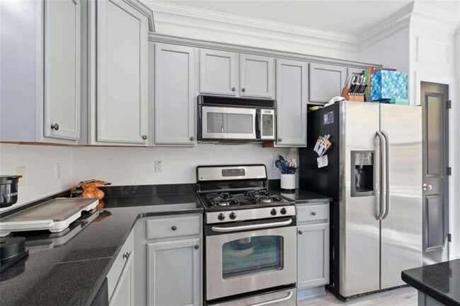 Building Photo - 9931 Mancunian Way