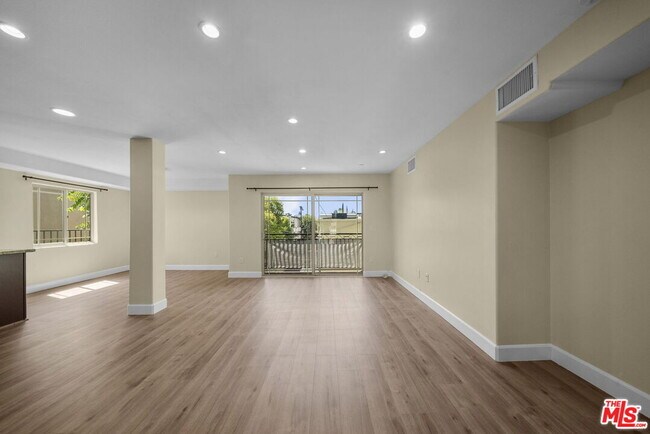 Building Photo - 5315 Bellingham Ave