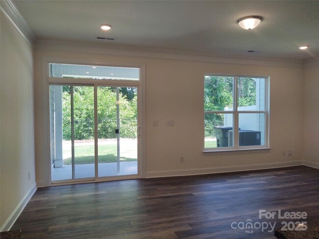 Building Photo - 2235 Blewett Dr