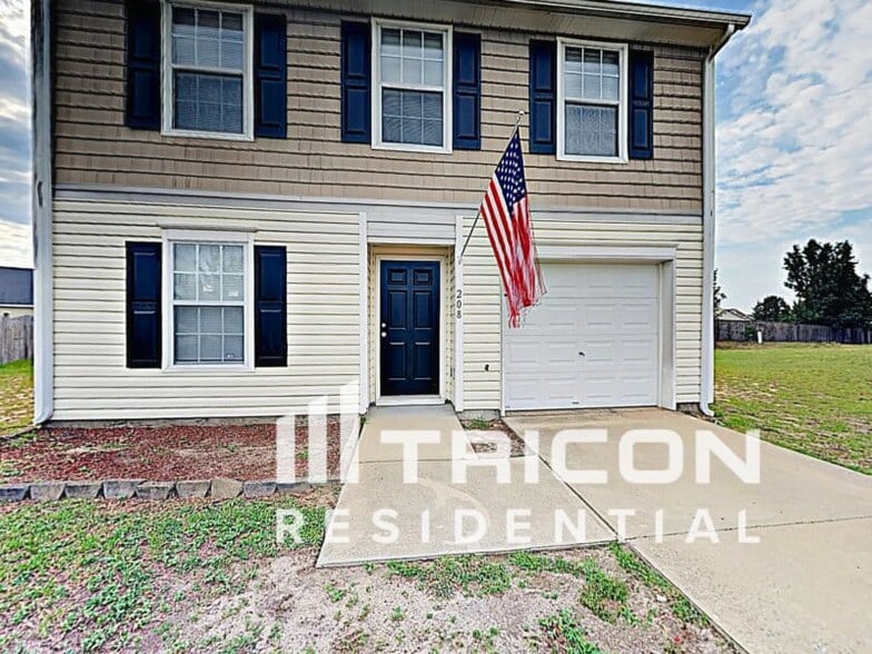 Primary Photo - 208 E Waverly Pl Ct