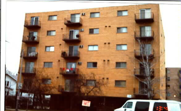 300 Des Plaines - 300 Des Plaines Ave