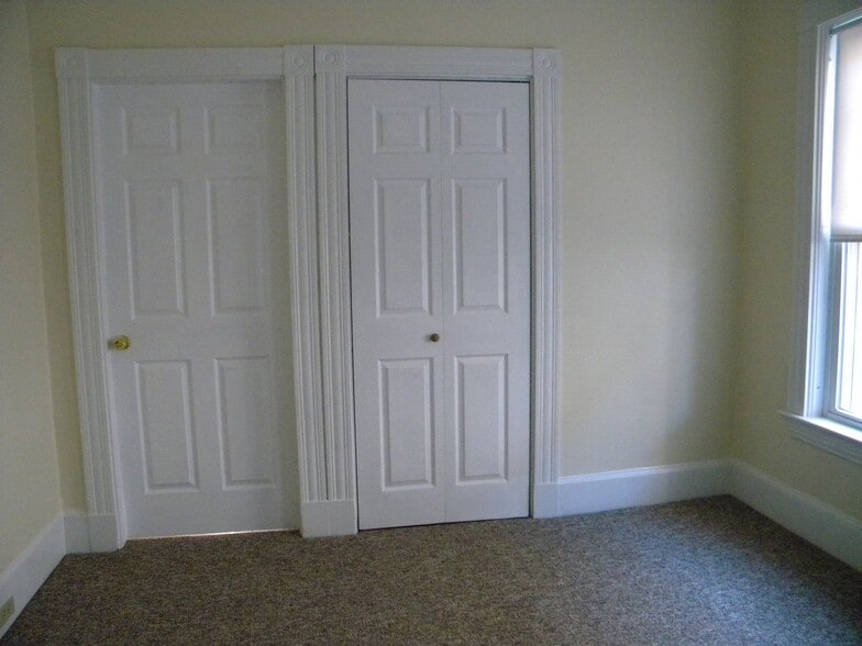 Building Photo - 39 Cook St