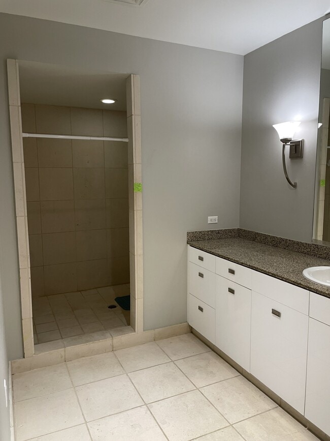 Building Photo - 1401 Calumet St