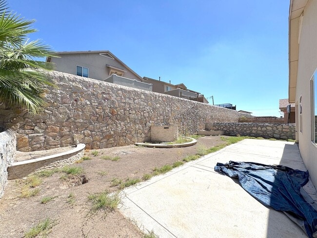 Building Photo - East El Paso 3 bed Refrig A/C