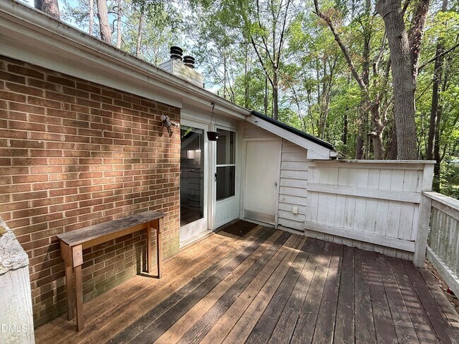 Building Photo - 4822 Hollenden Dr