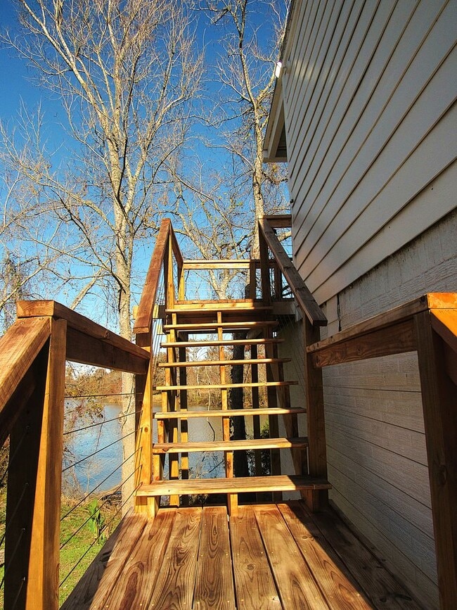 Building Photo - Fully Furnished Humble Duplex on the Water