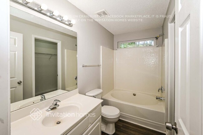 Building Photo - 7122 Lowen Rd