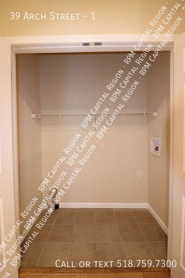 Building Photo - 39 Arch St