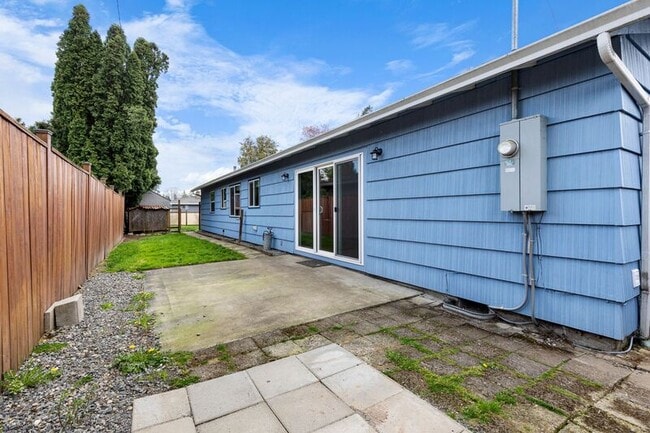 Building Photo - 8580 SE 34th Ave