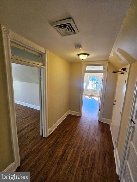 Building Photo - 912 Riverside Ave.