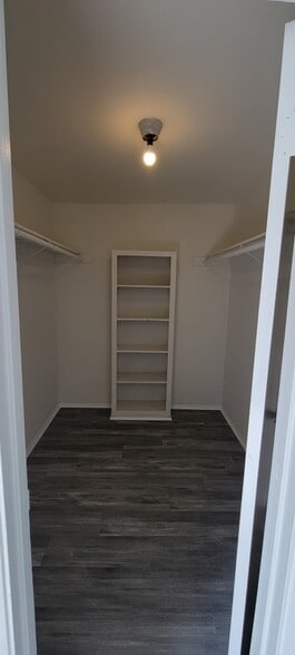 Building Photo - 14607 Gilmore St