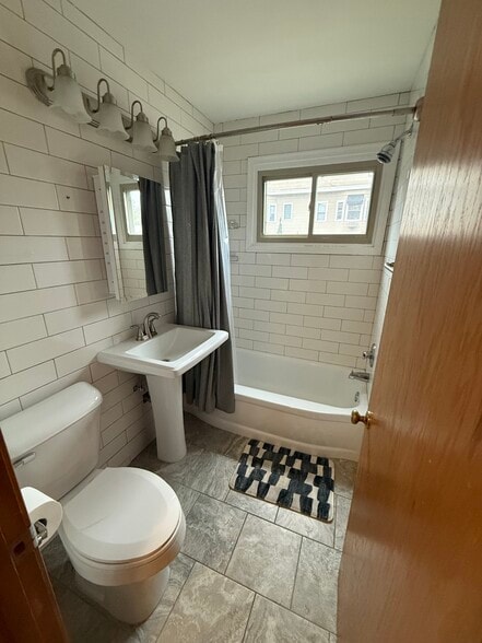 Building Photo - 3020 W 44th St