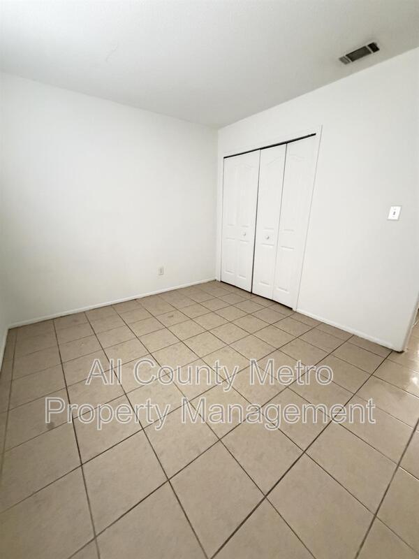 Building Photo - 2539 Ridgewood Ave