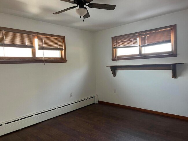 Building Photo - 706 E Catawissa St