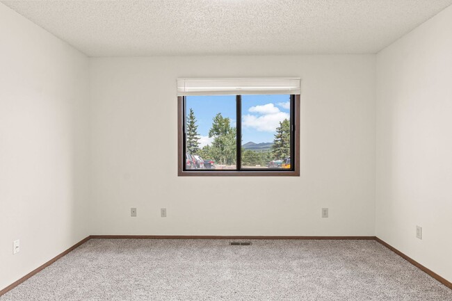 Building Photo - Discover Your New Home: 1-Bedroom, 1-Bathr...