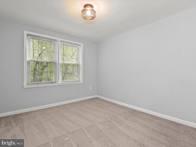 Building Photo - 706 S Arlington Mill Dr