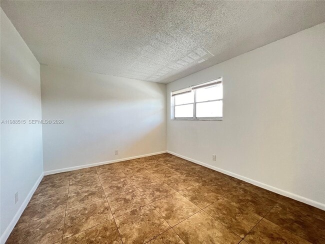 Building Photo - 850 E Commercial Blvd