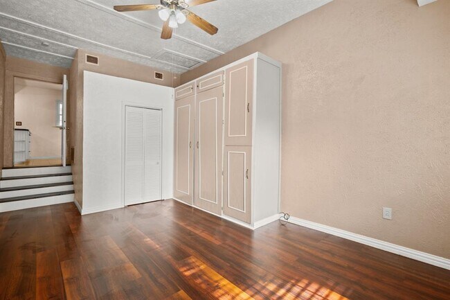 Building Photo - 5712 Avenue D