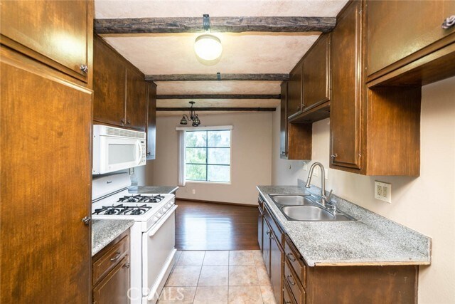 Building Photo - 1534 Buena Vista