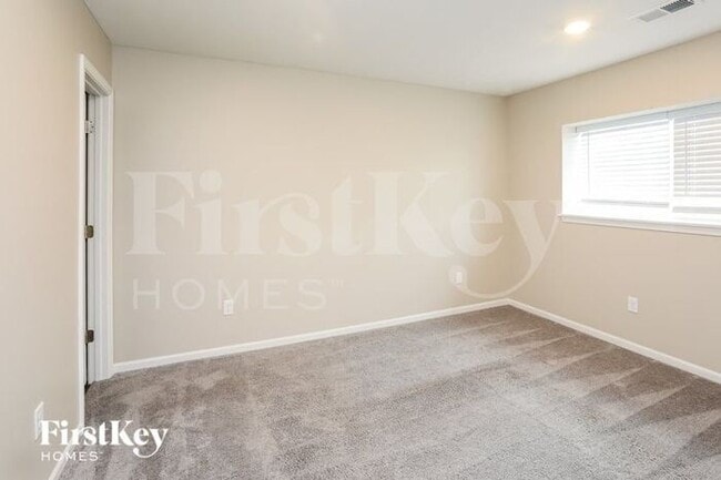 Building Photo - 5015 N Belmont Ave