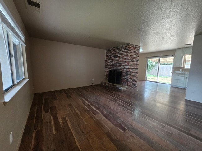 Building Photo - 3 bedroom single story in Turlock!
