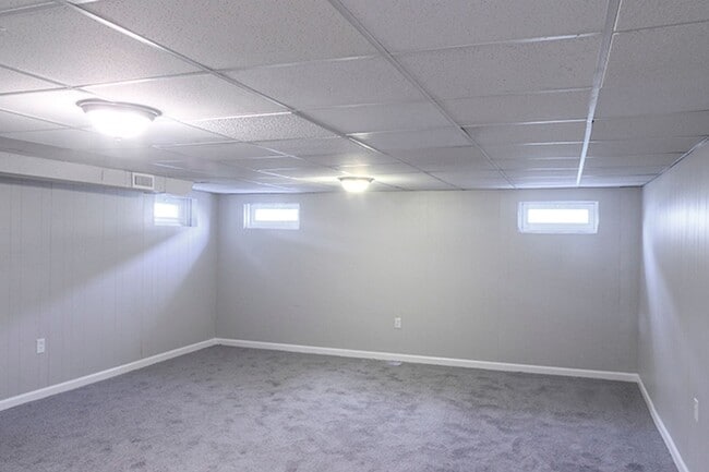 Building Photo - 3 bedroom, 2 bath Ranch with a partially finished basement