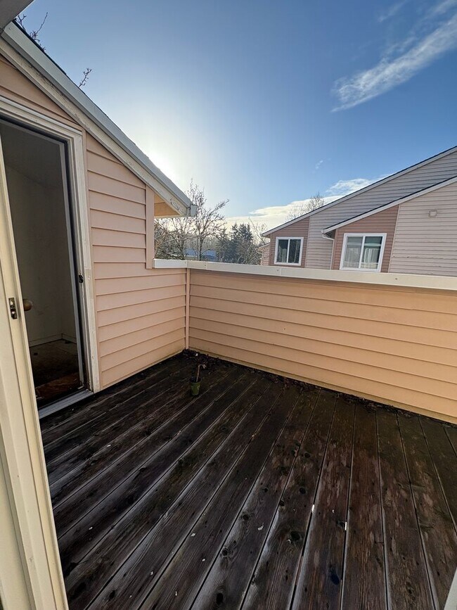 Building Photo - Pay No Rent Until 2026