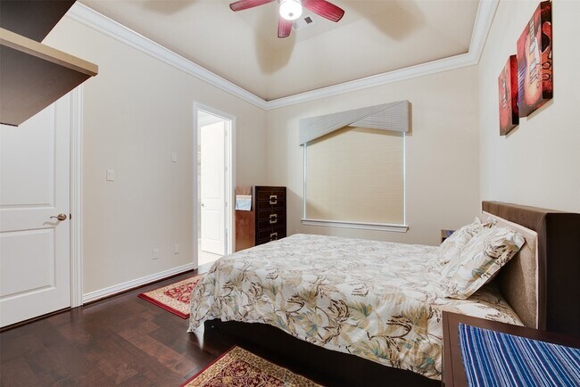 Building Photo - 2011 Flower Garden Ln