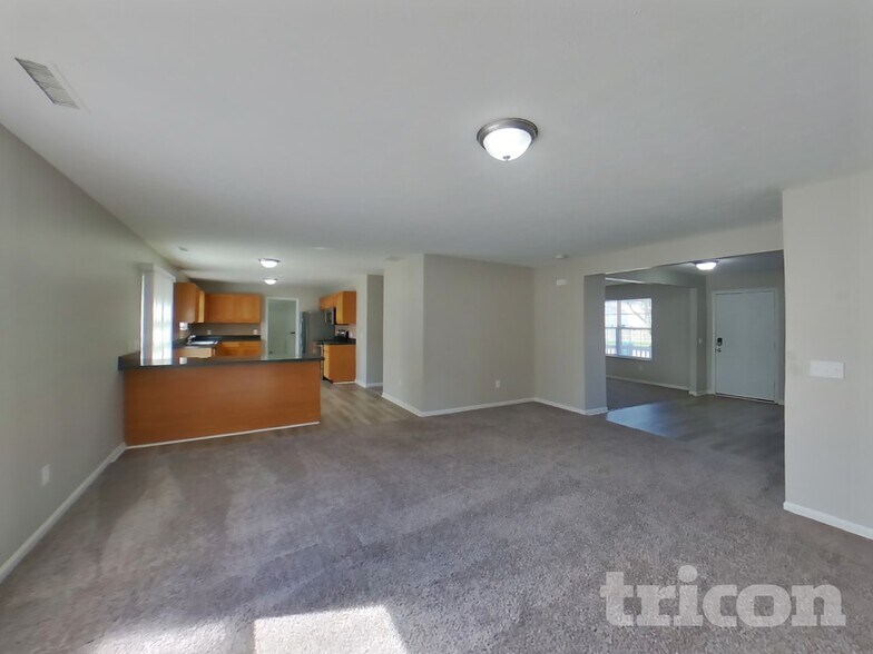 Building Photo - 6953 W Briar Park View